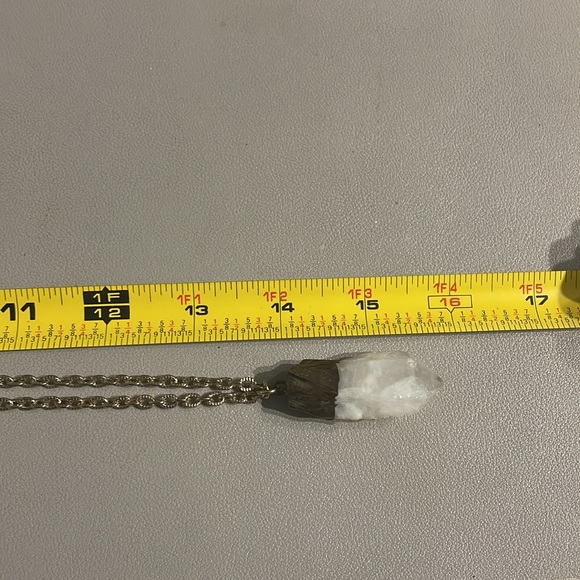 White natural stone pendant necklace - Picture 16 of 16